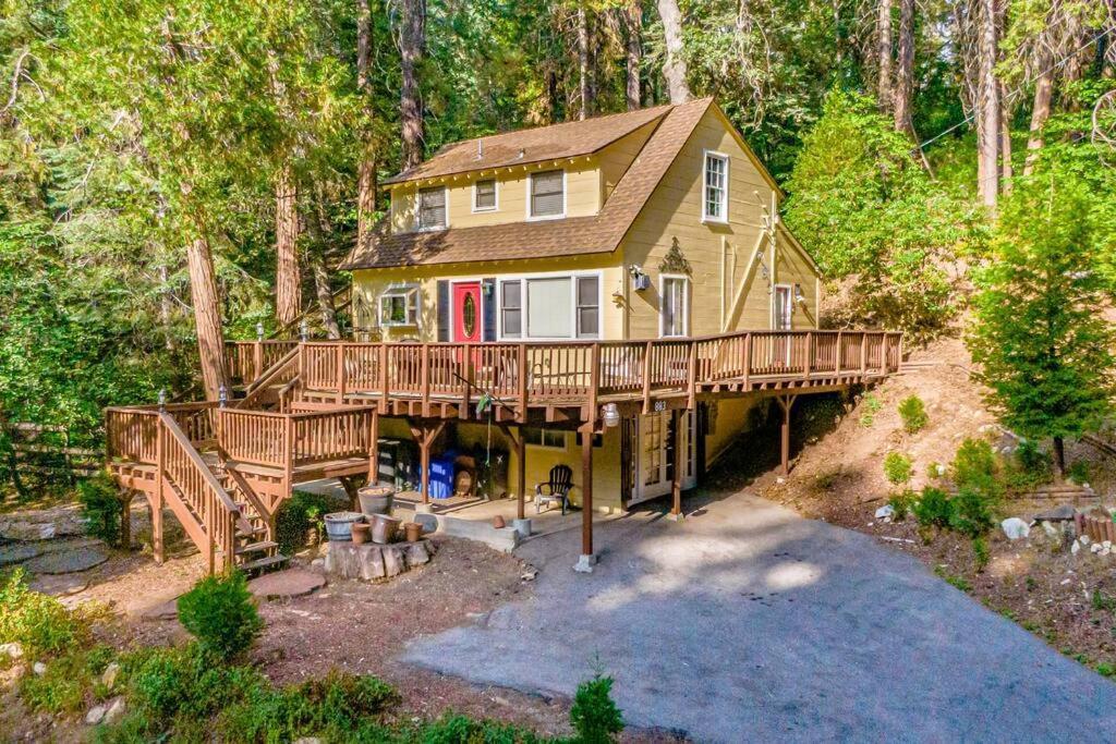 The Yellow Cottage In The Woods Skyforest Esterno foto
