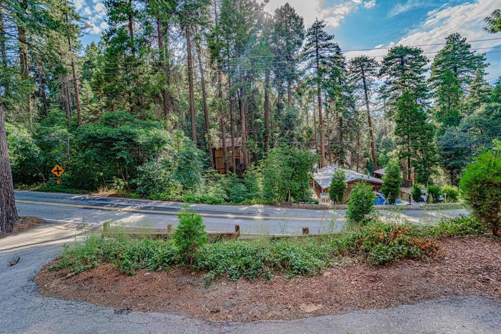 The Yellow Cottage In The Woods Skyforest Esterno foto
